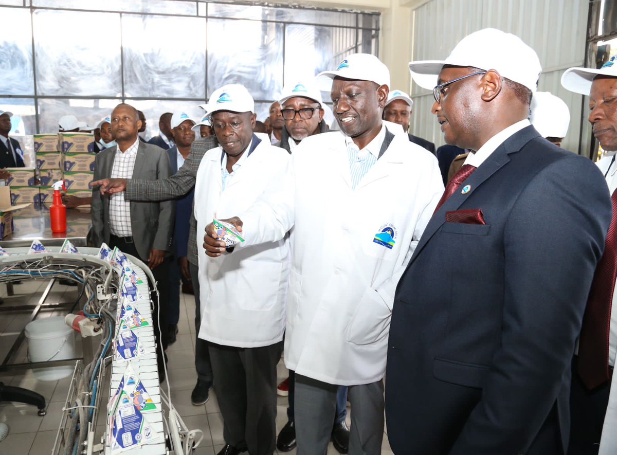WilliamsRuto's tweet photo. During the 8th Annual Dairy Farmers Field Day in Meru, Meru County. Earlier, opened the Meru Central Dairy Co-operative Union Factory Phase II, which will boost the plant's processing capacity. https://t.co/JdnDsj0dID