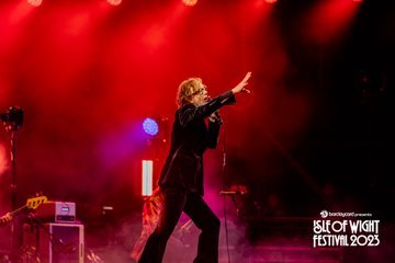 viciws's tweet photo. Fantastic Jarvis Cocker and @welovepulp last night. Love the poetry of it all. Unreal adventure to be at a festival on my wheels. #ThisIsWhatWeDoForAnEncore #BloodyBrilliant #WholeFamilyTogether #CripPower #LoveLetterToSteve https://t.co/t2lffCzKjR