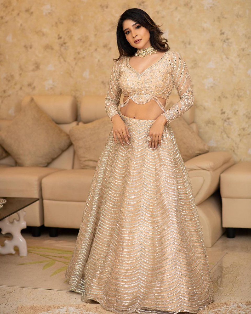 Beauty with elegance @ssakshiagarwal ♥️♥️

 #SakshiAgarwal