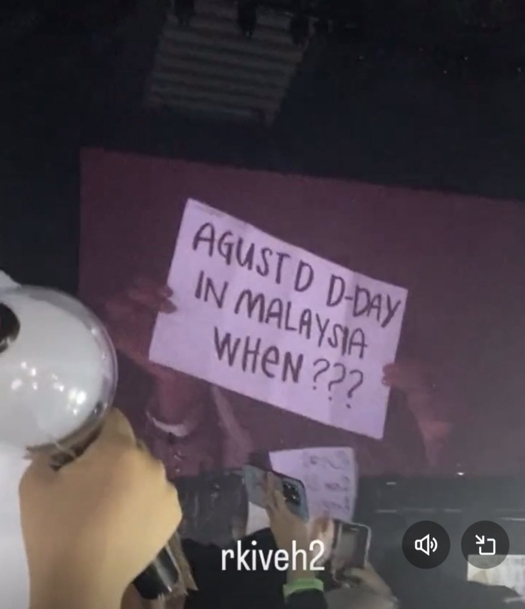 raraxthetics's tweet photo. My hand banner deserve a spot 😭😭🫶🏻

#AgustD_SUGA_Tour_in_Singapore https://t.co/8DT7Aw13VC