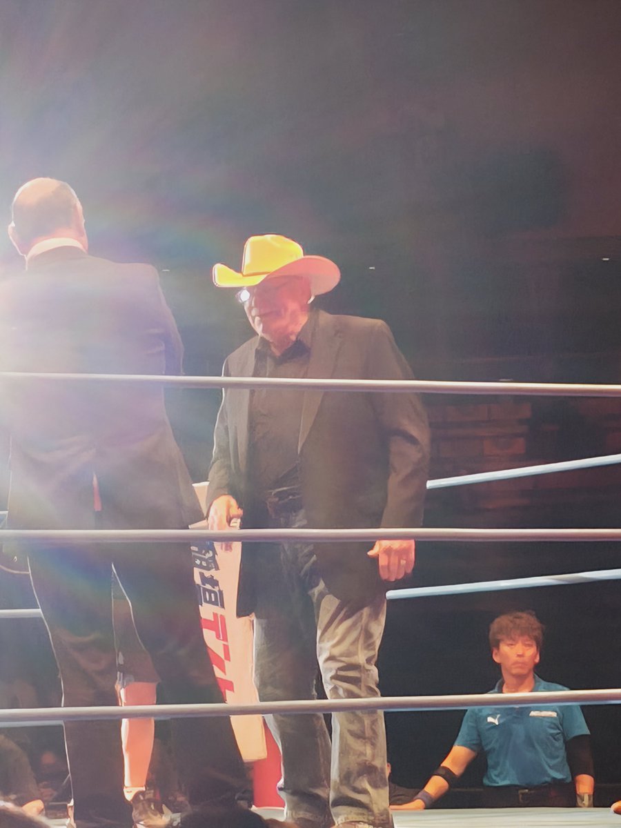 konwatjpwoshi's tweet image. #ajpw 大田区総合体育館大会より帰宅。
第１試合からメインまで捨て試合無しでめちゃくちゃ面白かった！
念願のスタン・ハンセンと一緒に『ユース！』も叫べたし #鈴木みのる 選手の『♪かっぜっになれ〜♫』もできたし満足度は確実に100%超え！
#全日キテる