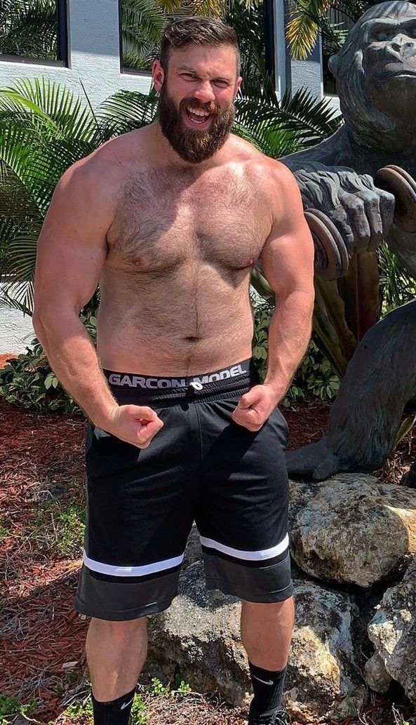TuckyLucker's tweet photo. And just a few more big ol dude-next-door for ya fellas cuz I like ya and we shouldn't let #Dadderday go to waste that'd be a crime against #primetimedudes boys and we can't have that #furrydudes #beefydudes https://t.co/UyZln55iT0