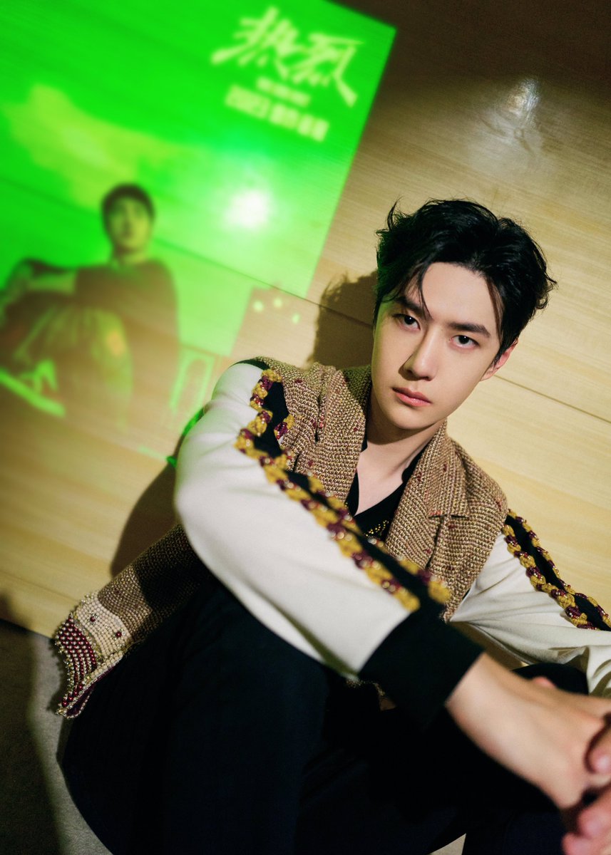 Yibo_Thailand's tweet photo. 230617 | YIBO-OFFICIAL weibo update
บทสนทนาของตัวละครทั้งในและนอกภาพยนตร์นั้น มีชีวิตที่แตกต่างแต่เปี่ยมล้นไปด้วยความกระตือรือร้นที่เหมือนกัน นักแสดงหนุ่ม #หวังอี้ป๋อ สวมเสื้อกั๊กผ้าทวีตปักลายและเสื้อ POLO แขนยาว (มีต่อ)

#WangYibo #王一博 1/3
#WangYibo_ShanghaiFilmFest https://t.co/E7IelWy3lG