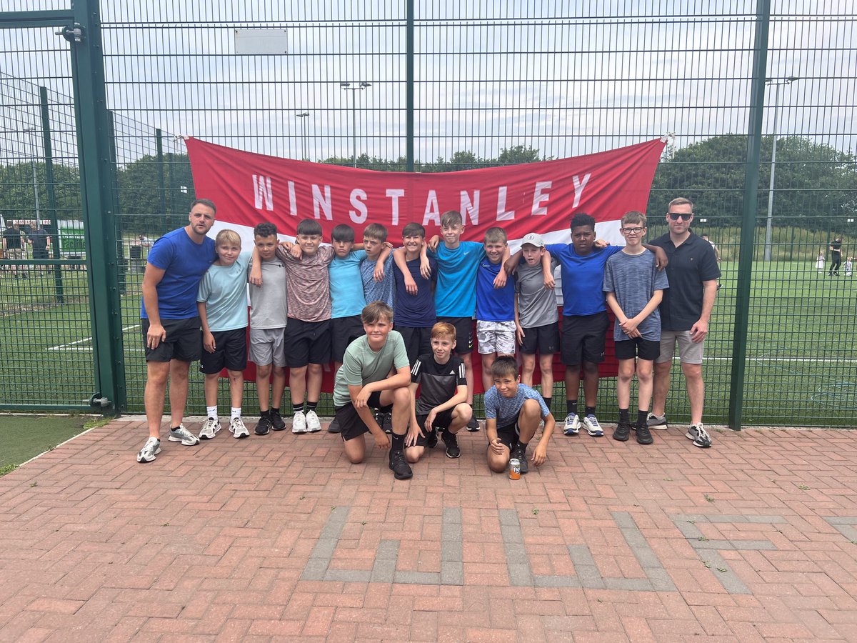 ThePaddockDH's tweet photo. Big thank you to ⁦@AdamWharton10⁩ for coming down to ⁦@WWJFC⁩ today to present our Under 12’s champions with their trophies. Being massive rovers fans this made the day even more special https://t.co/88tIH5DCLh