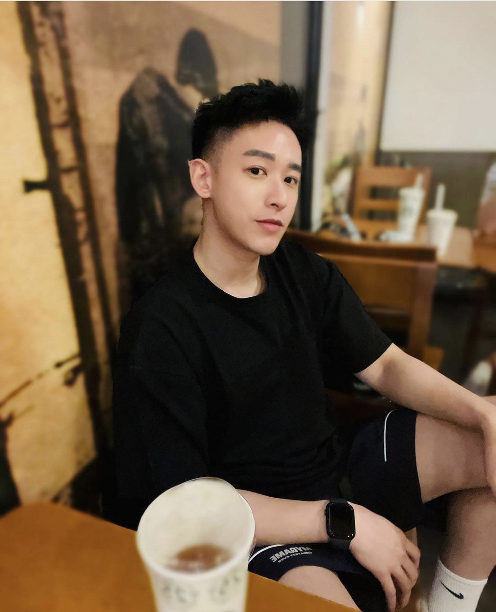 chenjie08's tweet photo. 才六月就这么热了，热的我都想一丝不挂了 https://t.co/7ijEJQL7YL