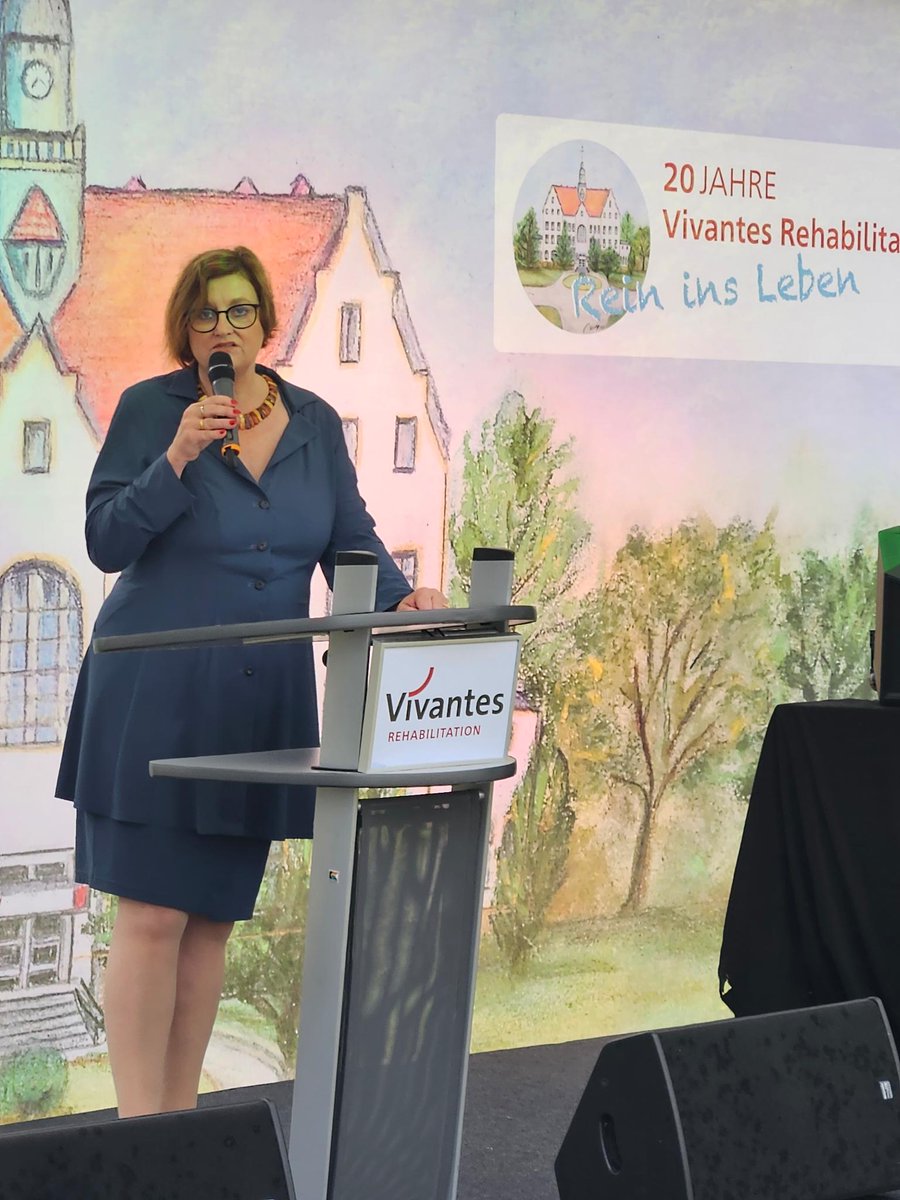 SenWGP's tweet photo. Berlins Gesundheitssenatorin @CzyIna hat heute die Jubiläumsfeier zu 20 Jahren @Vivantes Rehabilitation eröffnet. Die Klinik für ambulante #Rehabilitation war u ist wegweisend für #Berlin. Am Auguste Viktoria Klinikum ist sie mit 220 Plätzen das größte derartige Angebot in Berlin https://t.co/lGvvsh8b8d