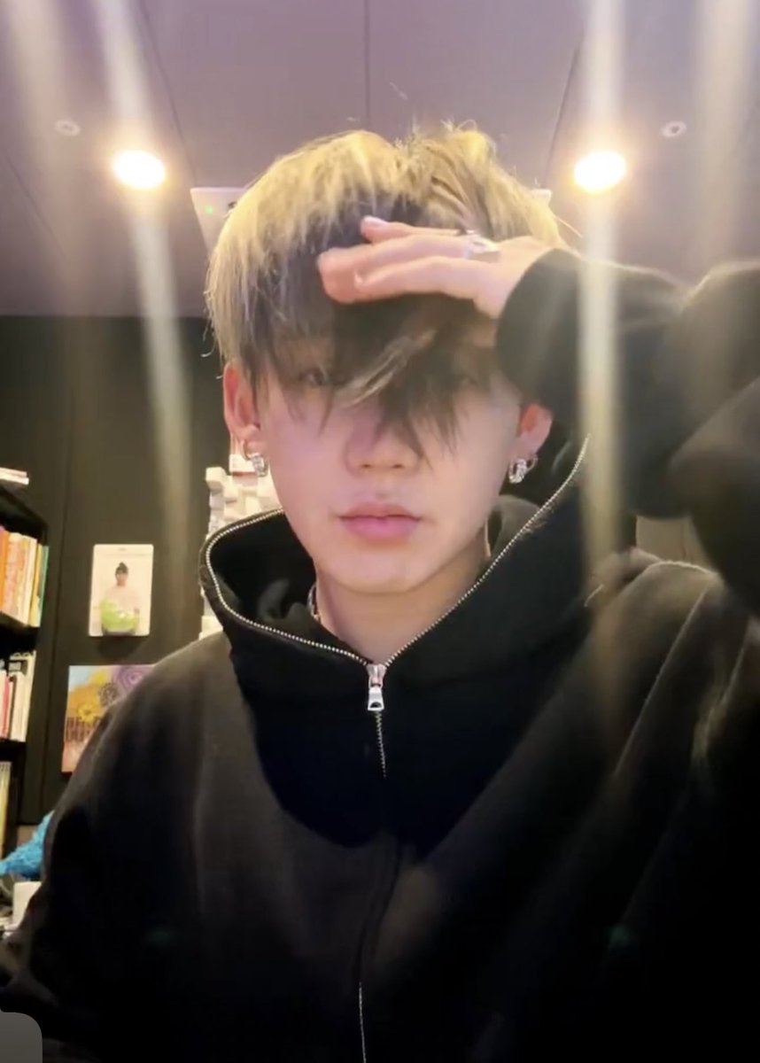 down hair 🥺💜
#트레저 #최현석 #CHOIHYUNSUK