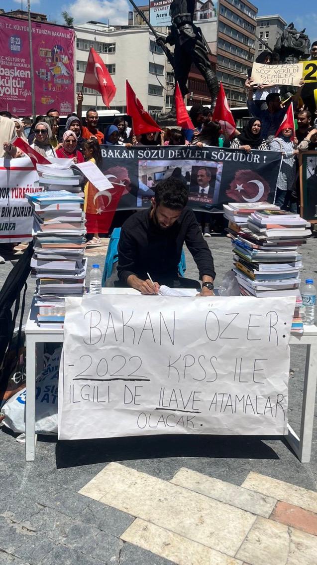 Puanı olmayan sınava atama vermek kabul edilemez !
Bizim puanımız elimizdeyken atama bize verilmelidir.
İki kez sınava girdik aylarca mücadele verdik. 
Atama var ve o atama bizim olmalı.
<a href="/Yusuf__Tekin/">Yusuf Tekin</a> 
<a href="/cemilertem/">cemil ertem</a>
<a href="/ilnurcevik/">Ilnur Cevik</a>
<a href="/eminonen/">Emin Önen</a>
<a href="/AvSerefMalkoc/">Şeref Malkoç</a>
#EkAtama2022ninHakkı