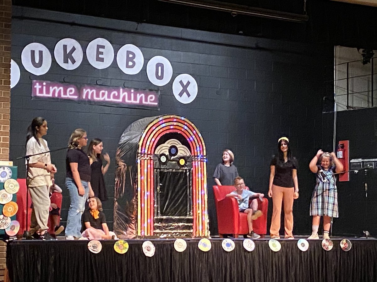 Mrs_Proulx_AVG's tweet photo. The Jukebox Time Machine was a great success! All actors/singers/dancers and behind the scene stage helpers did an exceptional job. Thank you to all of the amazing AVG staff that helped with its production.
@AVG_Griffins https://t.co/kzqzVtB3Op