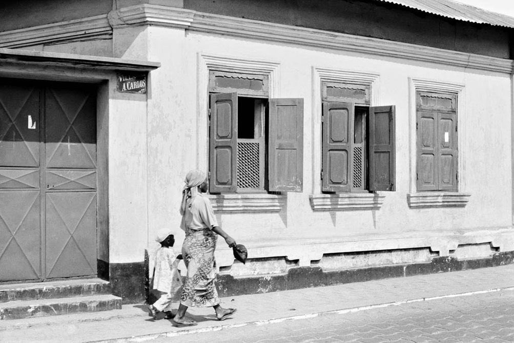 dadjaye's tweet photo. Twitter: Porto Novo, Benin is the site of 20th century architecture by formerly enslaved Afro-Brazilians—referred to as Agudas. They returned with distinct cultural identities which was reflected in their hybridized architecture, most notably the Great Mosque (1935). https://t.co/MOqv1vM8f6