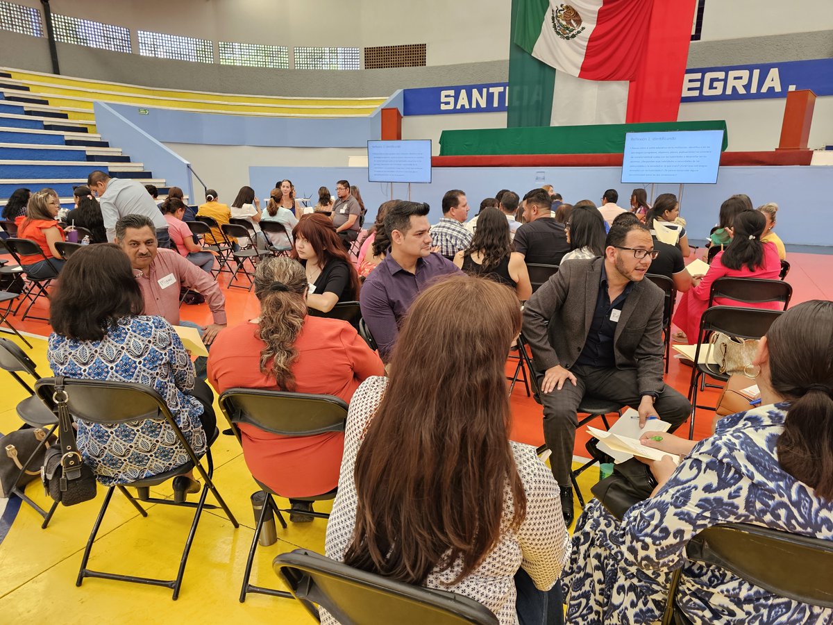 DirectorEsc's tweet photo. Agradecemos a Aurora Díaz S su venida a #Guadalajara y los dos seminarios para #LíderesEducativos con temas de #LiderazgoVirtuoso y #LiderazgoResponsable
Fueron espacios de reflexión y compartir entre pares para fortalecer nuestra labor y poder construir una #MejorEducación https://t.co/ZSlGMO35FP