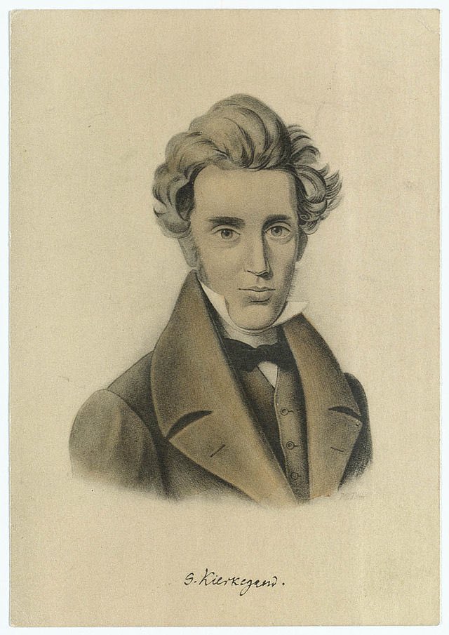 Søren Kierkegaard, kitlesel düşünceye yönelik eleştirel bir tutum sergileyen bir filozoftur. Ona göre, insanlar genellikle kitlelerin etkisi altında hareket eder ve toplumun kabul ettiği değerleri, normları ve düşünceleri benimserler. Kierkegaard, kitlesel düşüncenin bireyselliği