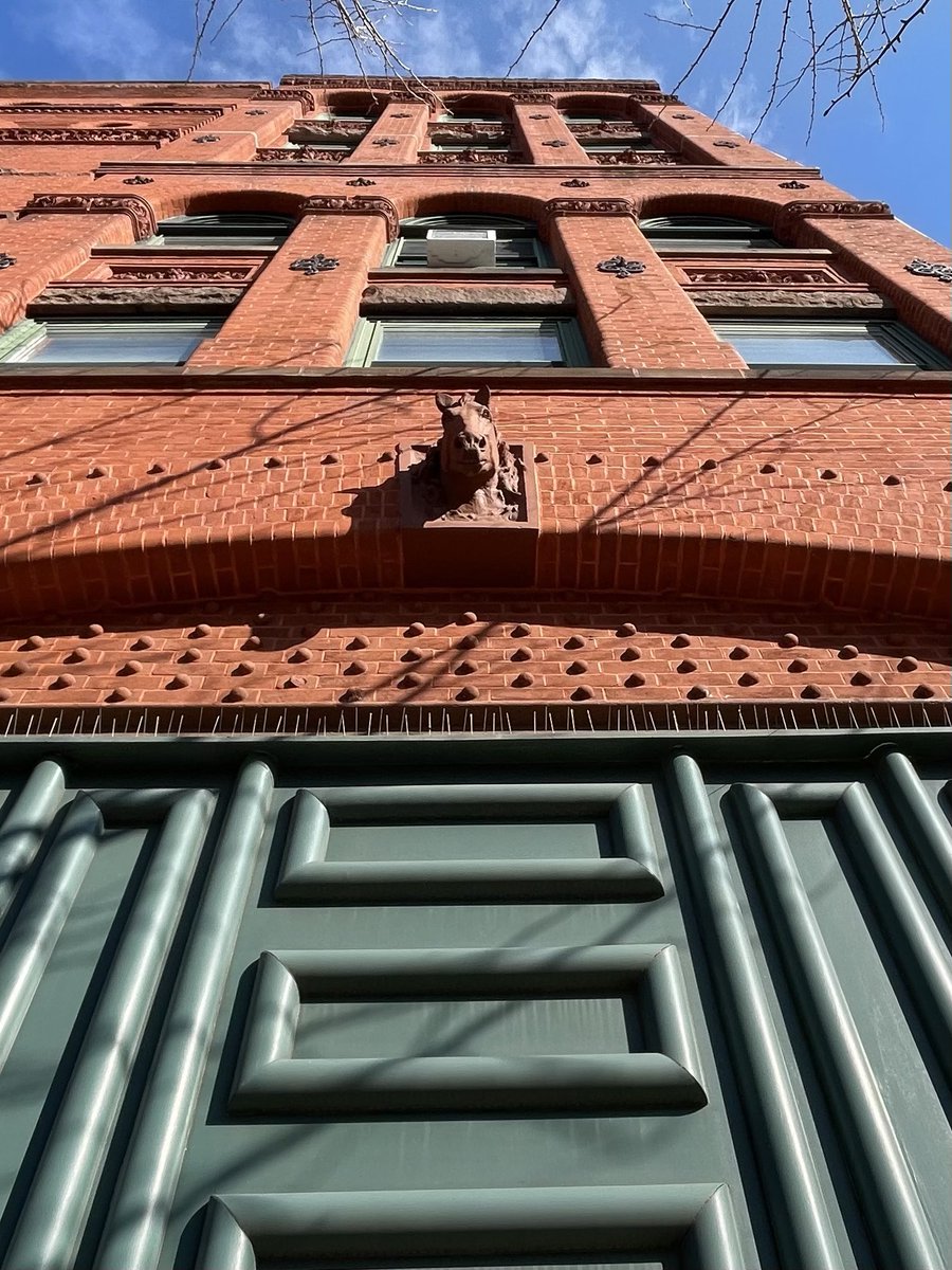 braddebose's tweet photo. I have always enjoyed the façade of this residence building in Jersey City. Taking the time to appreciate the materiality and the haptic properties.

#architect #architecturelovers #design #brick #sky https://t.co/kfxxrLGgov