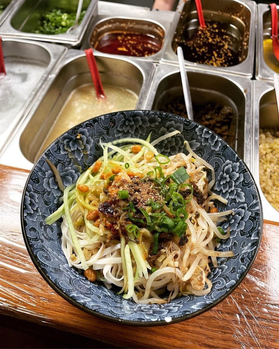 Refreshingly chilled cold noodles.  <a href="/liu_xiaomian/">Liu Xiaomian</a>.