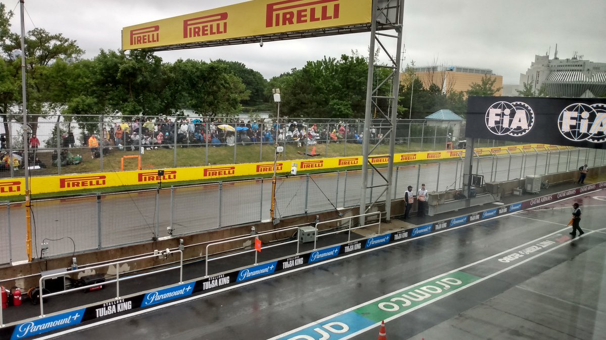 RacingBastienF1's tweet photo. The passion of fans, despite the rain / #F1 #F1MTL  #CanadianGP @F1 @F1GPCanada https://t.co/S9oHSwK4Mj