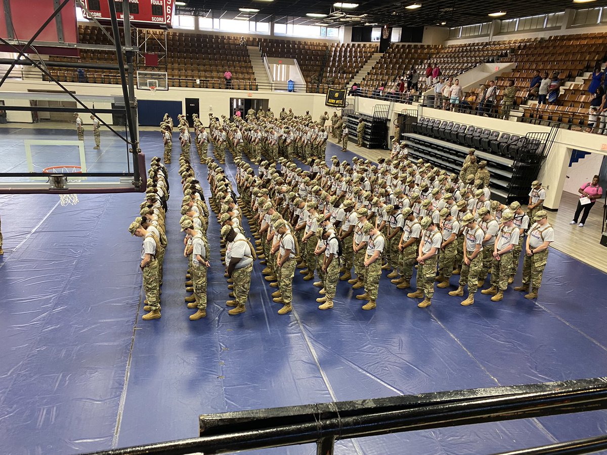 1SGLittlejohn's tweet photo. SCSU STEM CAMP GRADUATION Practice (Go Knightdale) https://t.co/ZvTF730YHU