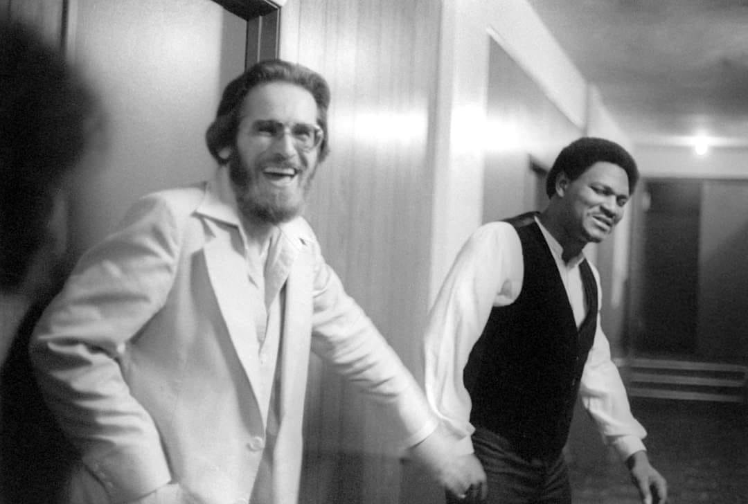 Bill Evans and McCoy Tyner, back stage at the Great American Music Hall in San Francisco 1978.
Photo credit Kathy Sloane.
Source: bit.ly/3X8PcSx (Bill Evans Legacy Organization)
#BillEvans #McCoyTurner #jazzpianist #jazzlegend