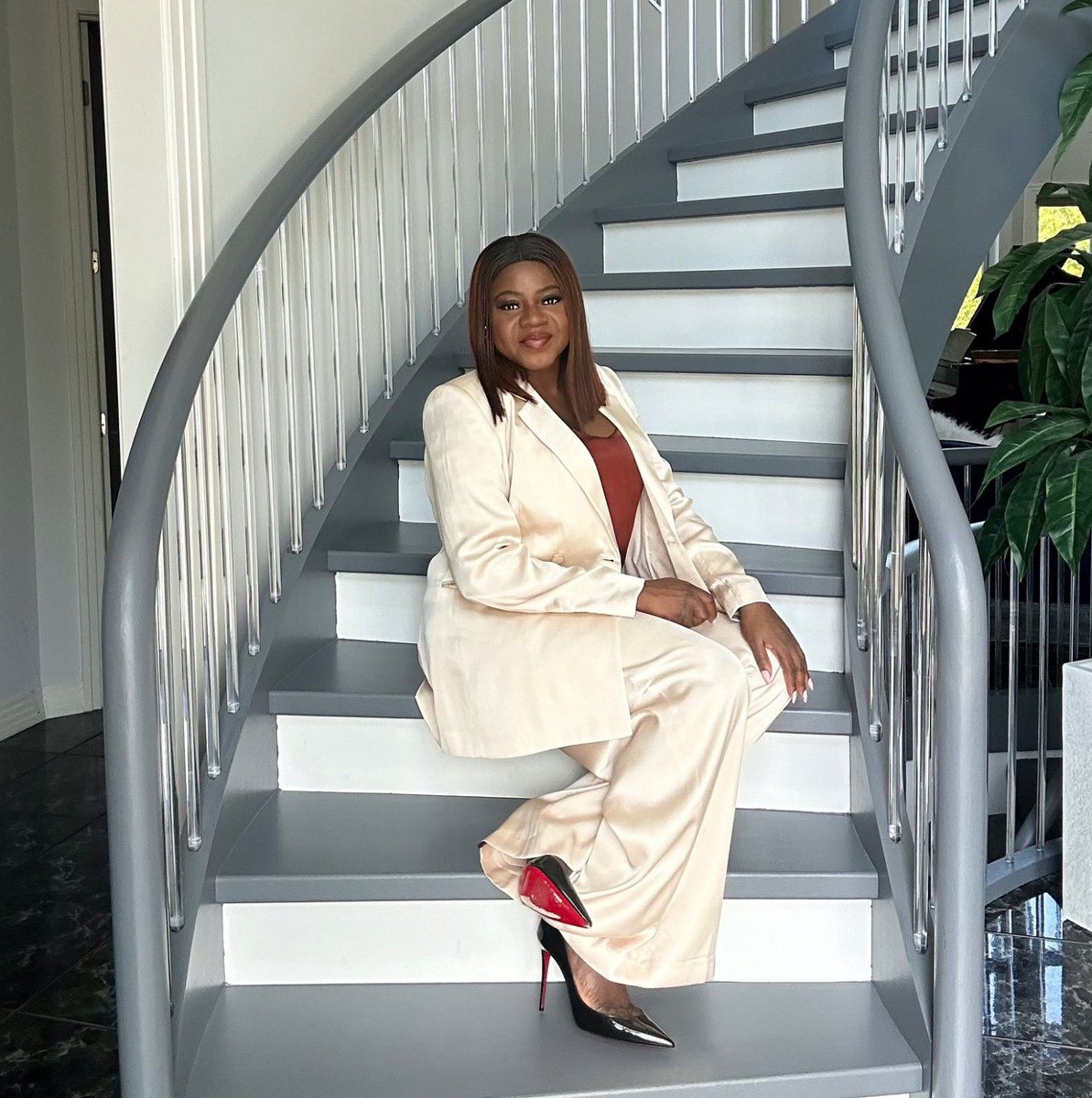 yabaleftonline's tweet photo. Nigerian woman laments the humiliating experience she had at the Nigerian Embassy in New York https://t.co/ndwzF28QJ6