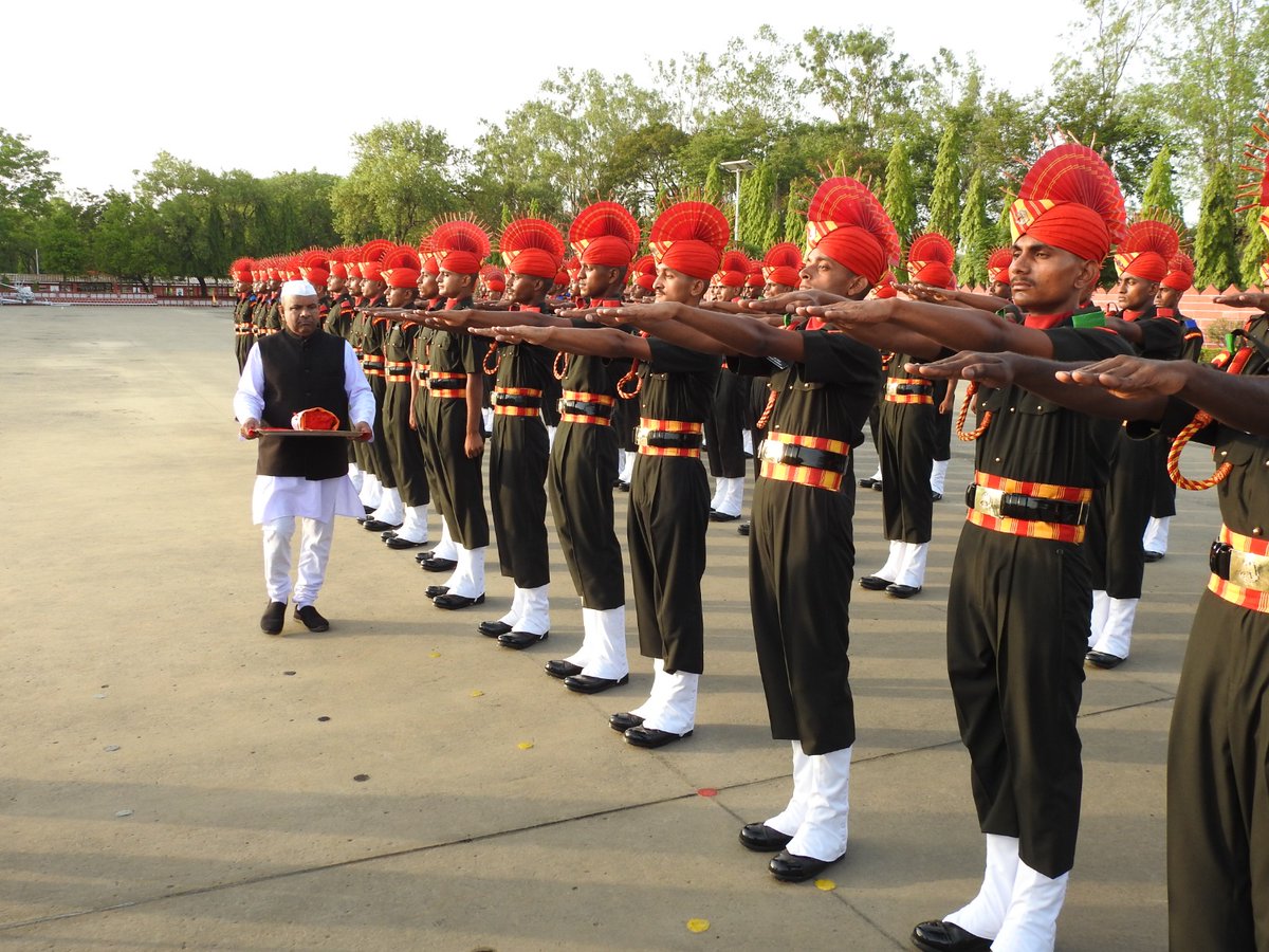 Witness the historic attestation of Agniveer Course at Brigade of the Guards Regimental Centre, Kamptee! 115 recruits took the solemn oath to protect our motherland. Proud moment for all of us! #Agniveers #LoveForTheCountry