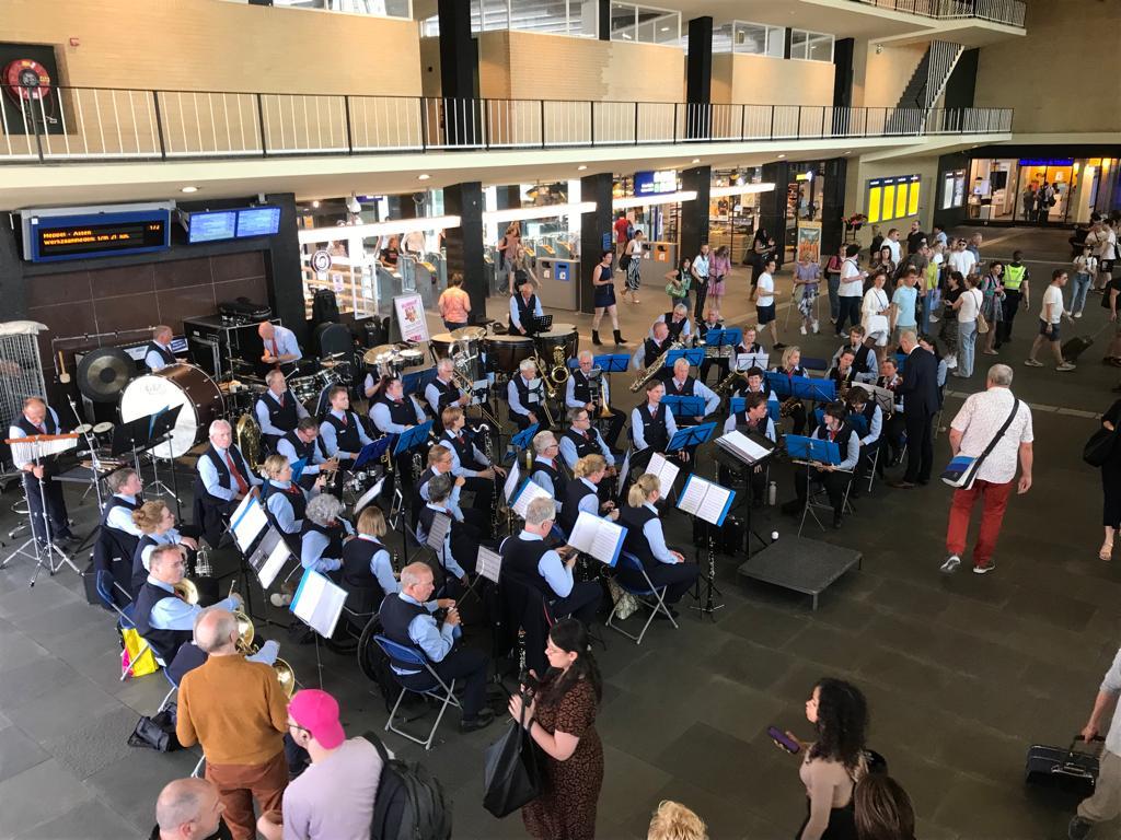 Een feestje met het NS Orkest. Station Eindhoven in de ban van de zachte "G"