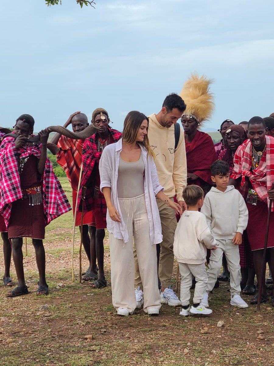 TeyaKevin's tweet photo. Sergio Busquets with family at the Mara https://t.co/oloKQoxd0M