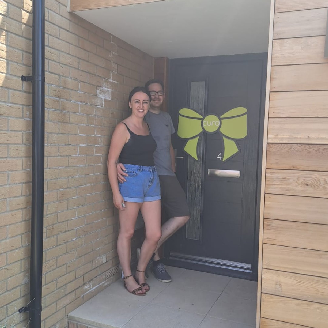 Big smiles all round😃

Congratulations on your brand new Curo home💚  

#homesforgood 

orlo.uk/2w4EX