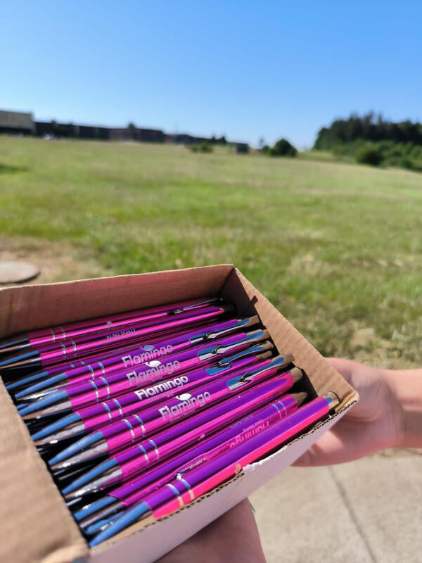 hotline_co_uk's tweet photo. We absolutely love seeing our customers proudly displaying their branded merchandise! We're incredibly proud of all our customers, and we want to give a huge shout out to @FlamingoEC for sharing their amazing story with us.
#promotionalproducts #cleaningservices #brandedpens https://t.co/VLET0RDZRt