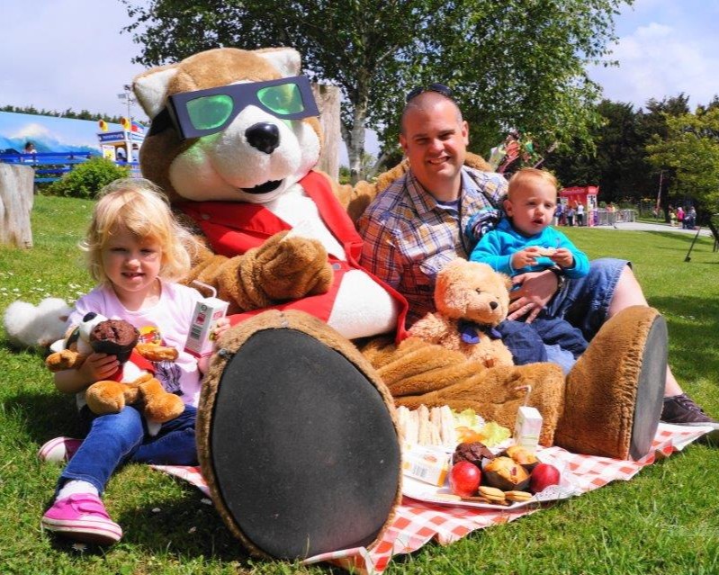 Pack the sandwiches and blankets...It’s #NationalPicnicWeek! Why not relax on the lawns at Flambards but be sure to make room for Ferdi! 🍓🥪🍪 bit.ly/2HdwpSh