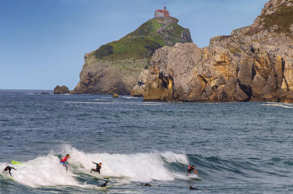 Today is the #InternationalSurfingDay!🏄🏻‍♀️

 If you fancy riding some waves, here we suggest the best beaches in the Basque Country to learn to surf🌊

👉🏻ow.ly/UZoq50OOXXt

#surfingeuskadi #visitbasquecountry