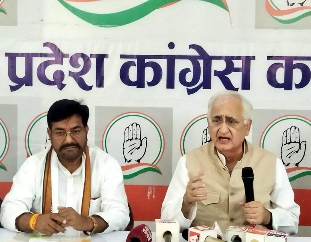 salman7khurshid's tweet photo. आज लखनऊ स्थित प्रदेश मुख्यालय पर प्रेस वार्ता को सम्बोधित किया,साथ ही सत्ता की लोकतंत्र विरोधी नीतियों के विरुद्ध कांग्रेस के अनवरत संघर्ष के सुप्रभाव से लखनऊ के कई समाजसेवी एवं अधिवक्ताओं ने पार्टी का दामन थामा। https://t.co/FNCxQVeRPa