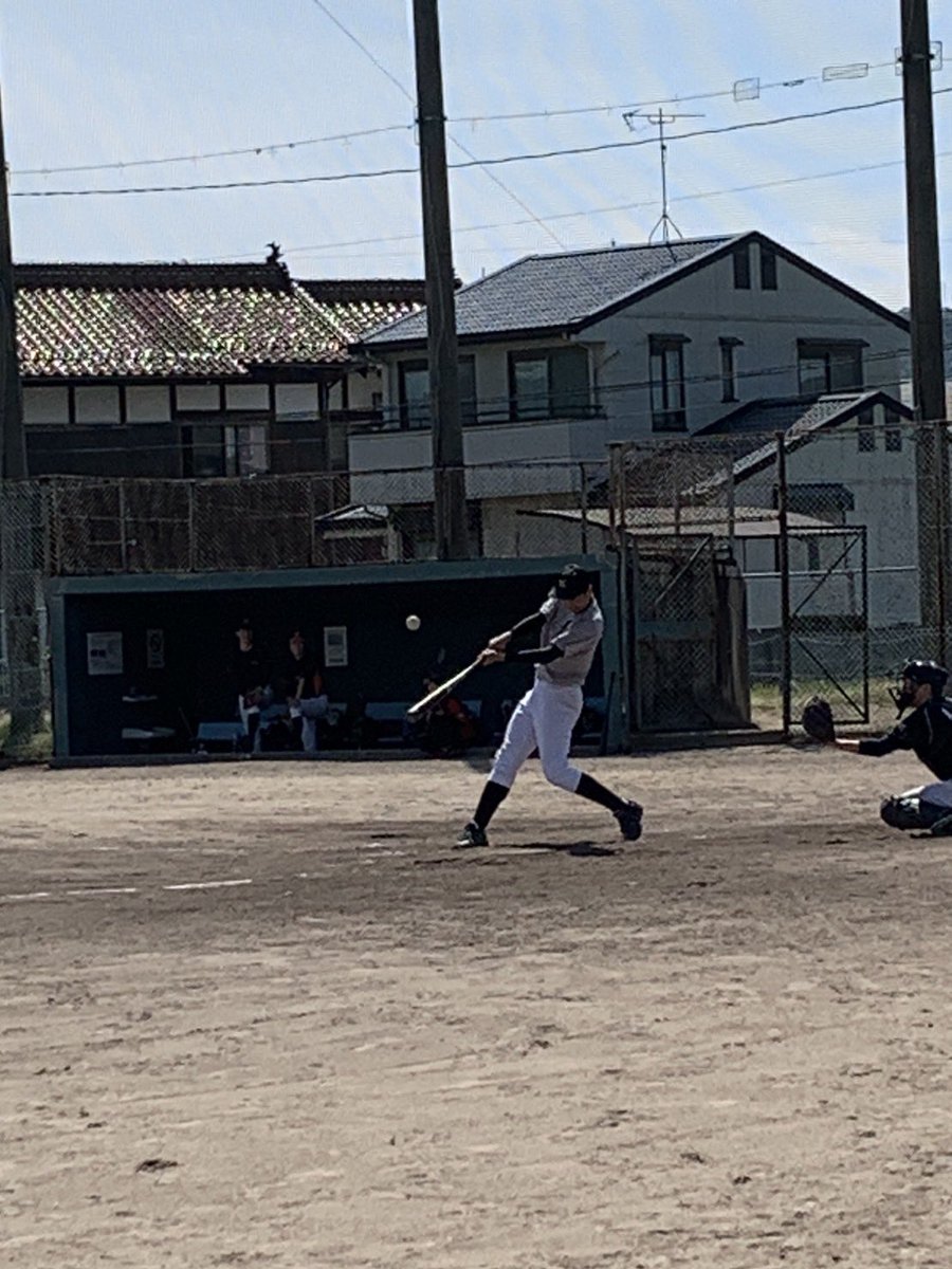barefoot_hu's tweet photo. 練習試合
vsマスカレッツ
ベ⚫️5-6x⚪️マ

急遽マッチアップした今年度初練習試合！
打線は相手先発の終始美しい奪三振ショーに見蕩れてしまいましたが、終盤に隙をついて追い上げに成功！
投げては(先)石原と(継)小笠原有の好投も、強力な相手打線にしてやられました…！
暑い中よく頑張った！💦 https://t.co/JVJ8xVZPIX