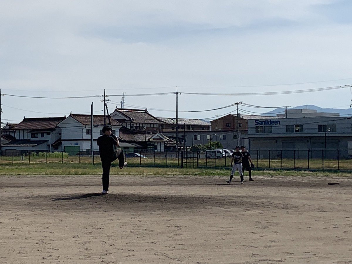 barefoot_hu's tweet photo. 練習試合
vsマスカレッツ
ベ⚫️5-6x⚪️マ

急遽マッチアップした今年度初練習試合！
打線は相手先発の終始美しい奪三振ショーに見蕩れてしまいましたが、終盤に隙をついて追い上げに成功！
投げては(先)石原と(継)小笠原有の好投も、強力な相手打線にしてやられました…！
暑い中よく頑張った！💦 https://t.co/JVJ8xVZPIX