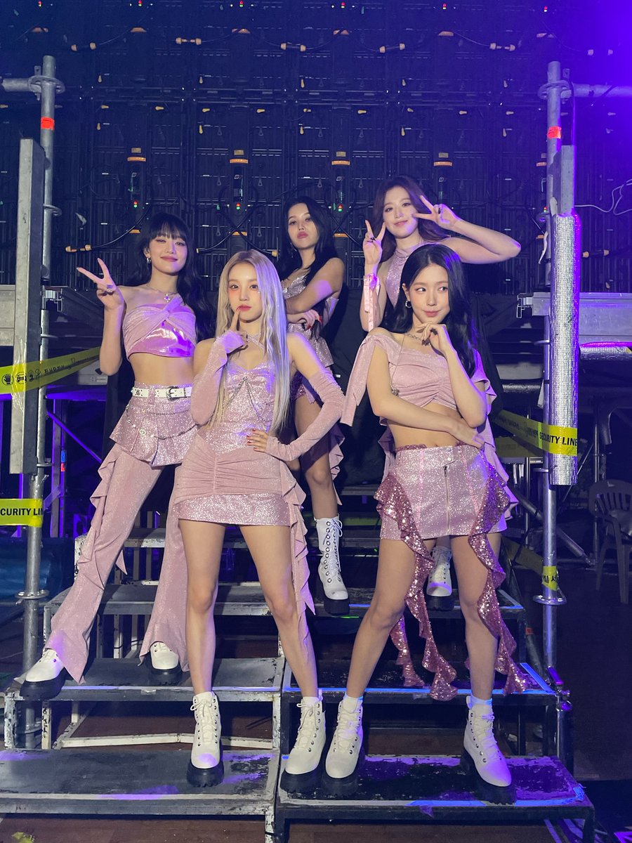 [📢] 잠시 후, 2023 (G)I-DLE WORLD TOUR [I am FREE-TY] IN SEOUL이 시작됩니다!

네버랜드와 아이들의 페스티벌 첫 번째 날 🎉
네버버! 모두 뛰어놀 준비 됐죠? 😆

#여자아이들 #GIDLE
#Iam_FREETY
#2023_GIDLE_WORLDTOUR