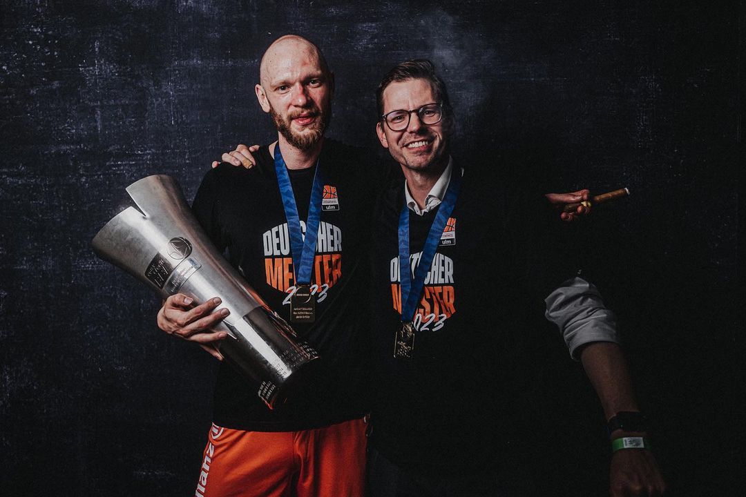 Geschichte Anfang: <a href="/THAL7475/">Thorsten Leibenath</a> erzählt beiläufig bei 'nem Bier, dass Robin Christen ein interessanter Spieler ist...

Geschichte Ende: ⬇️

#easycreditBBL #WelcometoWOW