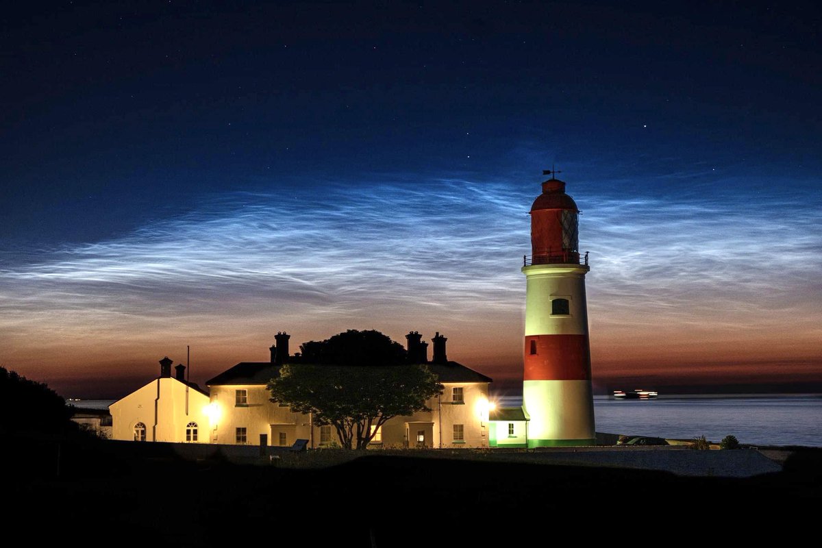 🚨 La saison 2023 des #NuagesNoctiluques est ouverte ! 🥂
Le 16/06, les #NLC ont été observés massivement en Ecosse et au Nord de l'Angleterre 😍
📷Crédit: <a href="/StevenLomas10/">Steven Lomas</a>