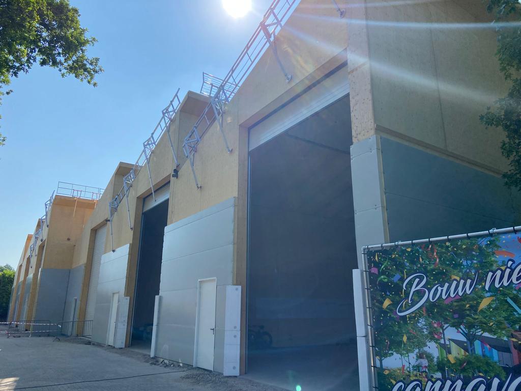 Tijd voor een feest hebben ze in #Twente wel, want in #Oldenzaal wordt door Olde Roevink een loods gebouwd voor carnavalswagens. Heel mooi om dat eens te zien, zag ook <a href="/Mayraschoolen/">Mayra Schoolen</a>. 🤩 #dagvandebouw