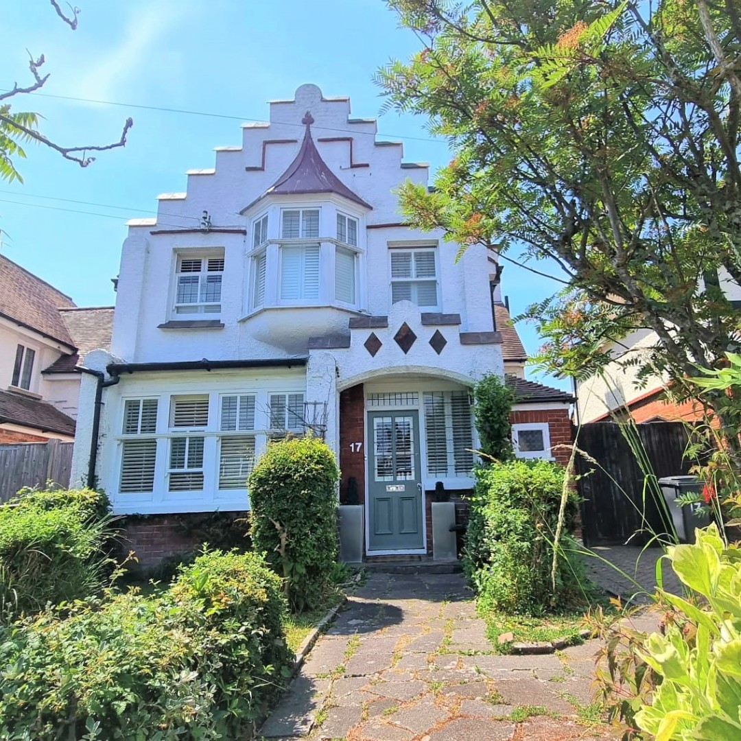 OakfieldEA's tweet photo. 🏡 NEW PROPERTY FOR SALE 🏡

This charming detached house is a true gem that will make you feel right at home when you step inside.

Glynde Avenue, Eastbourne - £550,000 

Check out our website: https://t.co/3wGxcMY7Gl https://t.co/uDba6n1n39