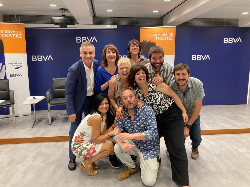 “La dona del tercer segona” torna a portar-nos bones notícies!

Aquesta vegada som finalistes de la 22ena edició del premi de teatre BBVA 🤞

#ProduccióTeatreNu #TeatreNu #Ladonadeltercersegona