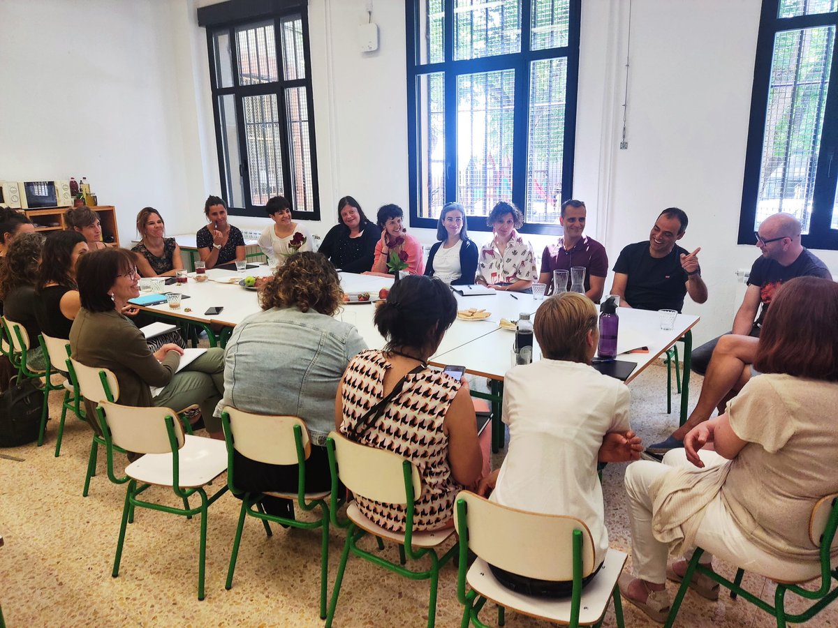 Ostegunean Laguardian eta Ikasbide ikastolako ikastetxetan izan ginen.Mugimendu autonomoa, Amara Berri Sistema... Metodologiaz haratago, garrantzitsuena klaustroak adostutako eta landutako akordioak dira, ezinbestekoa baita talde-lana eta begirada haurtzaroan.<a href="/KHezkuntzan/">Kalitatea Hezkuntzan</a>