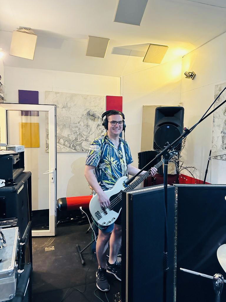 BonaFideStudio's tweet photo. We believe that every #artist, whether you’re a #musician, #vocalist, #MC, or #voiceover talent has an incredible message to share. 
And we’re excited to be your comfortable space to raise that voice to the world
02088839641
#recordingstudiolondon #bandpractise #mixing #mastering https://t.co/UrHlf88MX3