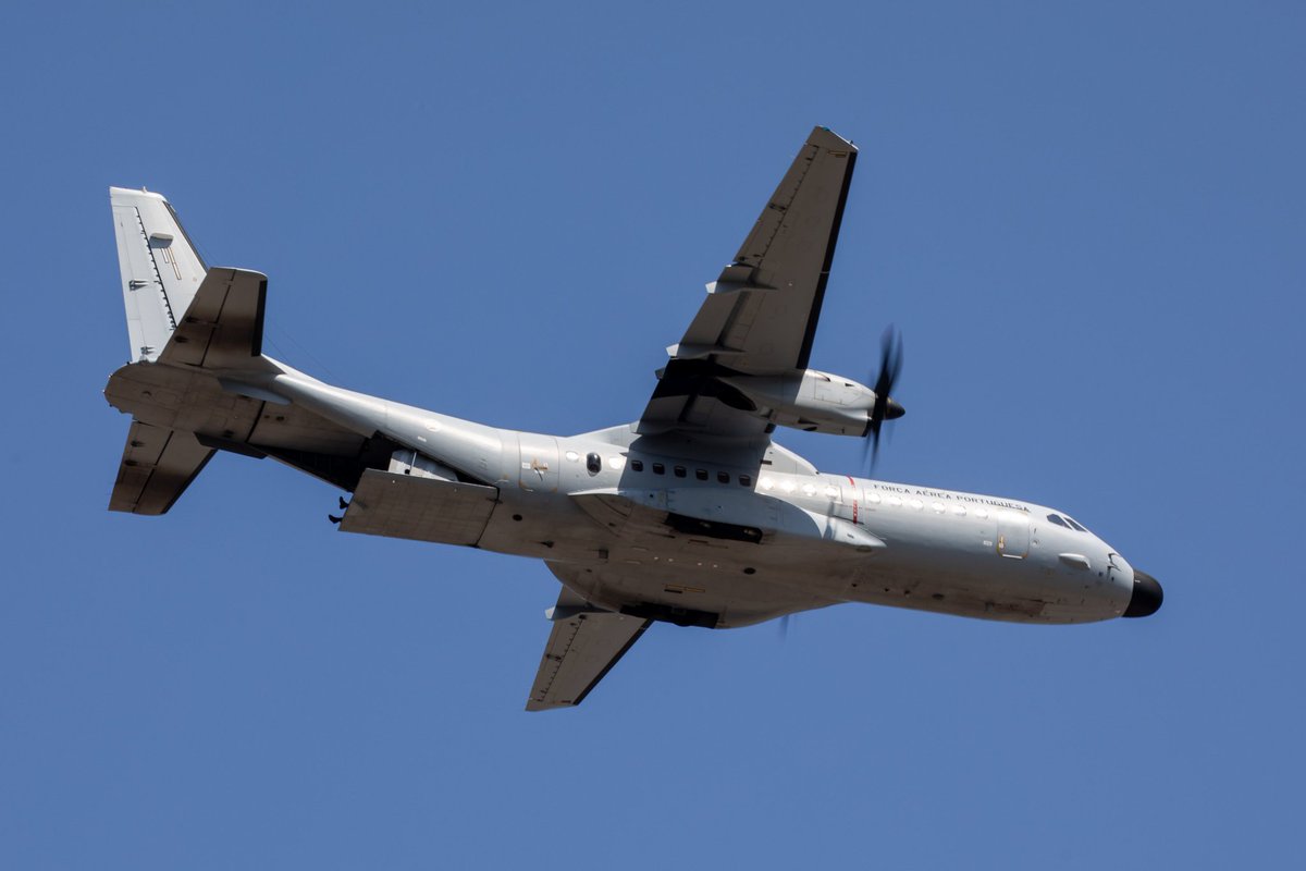 A Força Aérea transportou, durante o dia de ontem, dois doentes a precisarem de cuidados de #saude diferenciados entre as ilhas do Arquipélago da Madeira.

Na missão foi empenhado um avião C-295M da Esquadra 502 - "Elefantes".

#ForçaAérea #ambulanciaaérea #transporteaeromédico