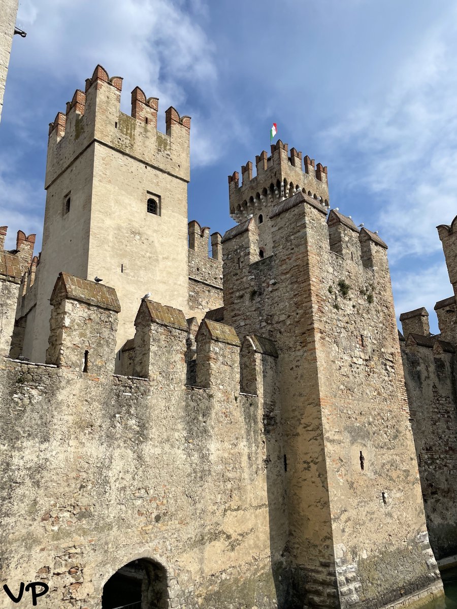 #Sirmione 🇮🇹❤️

#Italia #Italy #Lombardia #ViciuPacciu #PhotographyisLife #iLovePhotography #LandscapePhotography #Viaggiare #Travel #ViaggiareinItalia #BorghiDItalia #TravelinItaly #TravelMemories