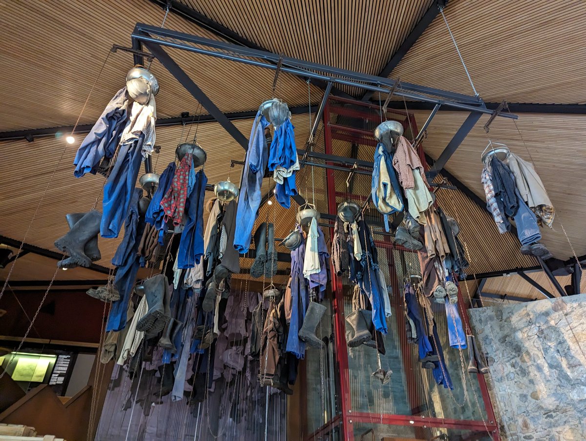 ¿Sabías que la capital del Bierzo tuvo una gran importancia industrial?  
Ponferrada fue terminal del ferrocarril de vía estrecha de la Minero Siderúrgica de Ponferrada (MSP) transportando el carbón de la cuenca carbonífera de Fabero-Sil y de Villablino. 
#Paisajes24