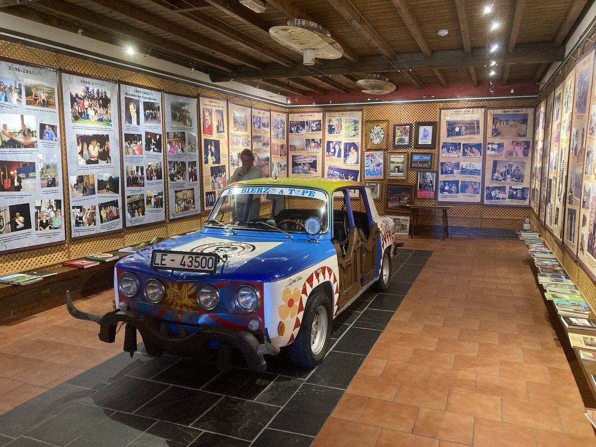 <a href="/PRADAATOPE/">PRADA A TOPE</a> Sabíamos que estabais haciendo de embajadores de #ElBierzo en Valencia. Estuvimos en el #PalacioDeCanedo antes de ayer y esperábamos veros, para saludaros en persona.
Muchos éxitos!!! 
Y siempre #ATope!!! 👍
#Paisajes24