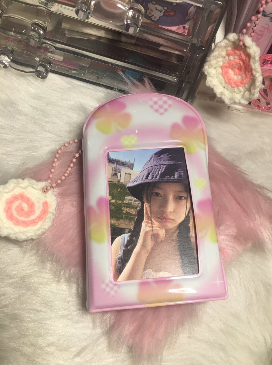 4shicart's tweet photo. ♡ wts lfb ph 

𓂋 hanni bucket hat set with
𓂋 love luck collbook (w free charm) 
𓂋 500 3days dop, prio payo
𓂋 x to sensitive
colbook is 7/10 
hanni is in mint condi

read 📍 before you transact

𖥻 cometcrush collect book newjeans tingi pc photocard noot noot weverse ver https://t.co/5V5kbUZlKo