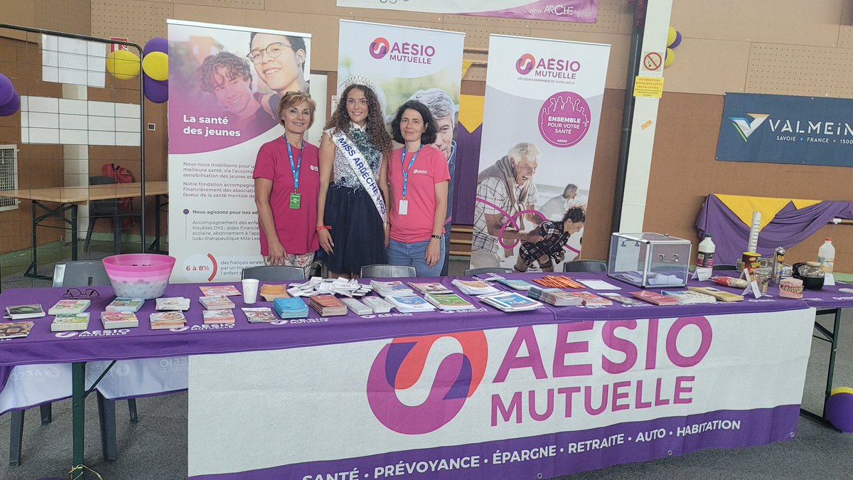 Passage de Miss Ardèche sur notre stand <a href="/AesioMutuelle/">AÉSIO mutuelle</a> à  l'Ardechoise 
12300 coureurs