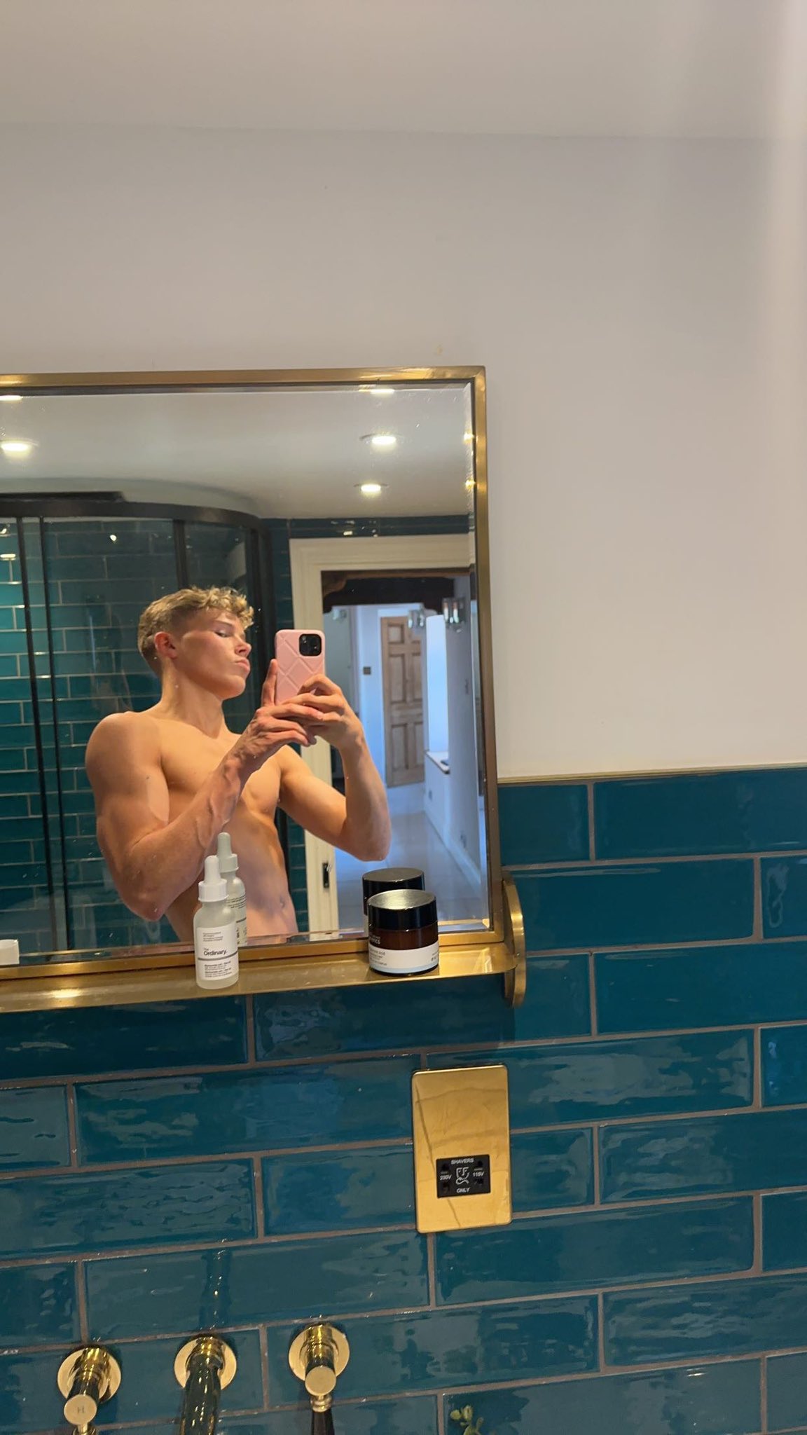 Blondestud on Twitter: Cum have sun with me, the blondestud you’ll get 