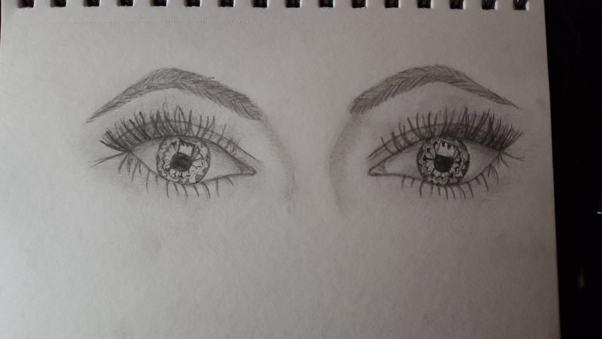 Michell90672100's tweet photo. Friday night drawing to relax from work ;) practicing eyes https://t.co/qBQLfe81w4