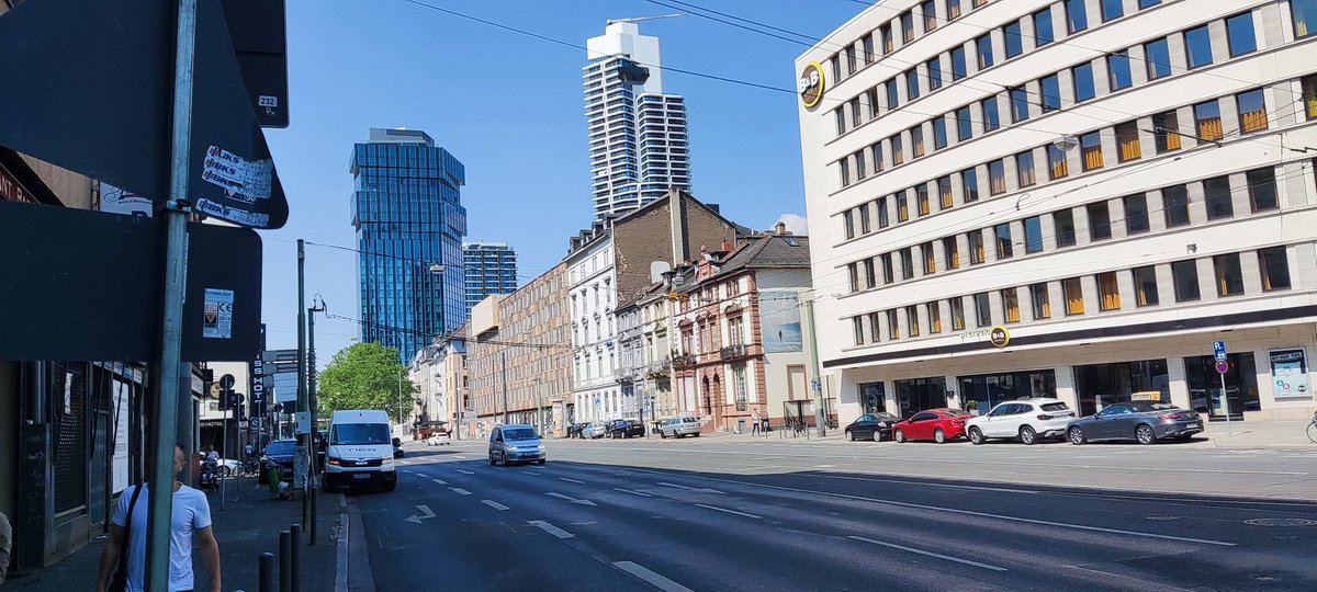 Hancutter's tweet photo. Ya estoy en Frankfurt me he cambiado de sitio https://t.co/vlzJrEMWJY