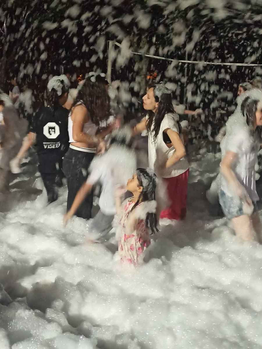 Eu e a Sara na festa dos pequenitos a divertimos nos, é até agora o auge do meu verão